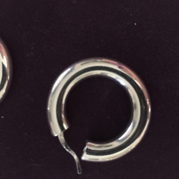 NWOT Sterling Silver 1 inch Hoop Earrings - Picture 2 of 2